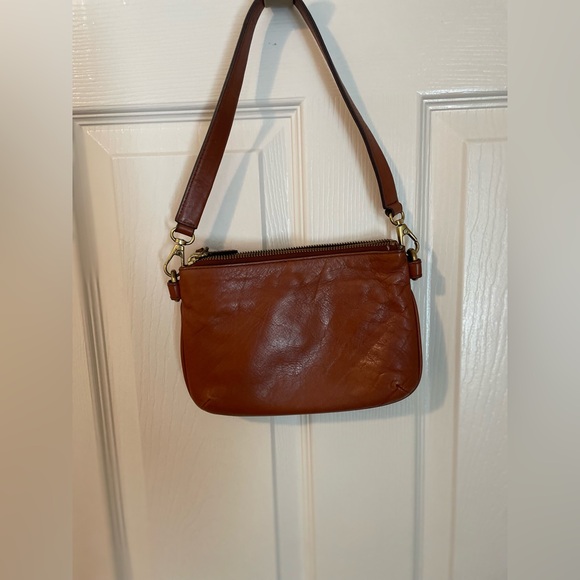 Fossil small leather shoulder bag detachable strap 8x5.5 in Host pick ๐๐๐๐ - Picture 2 of 7